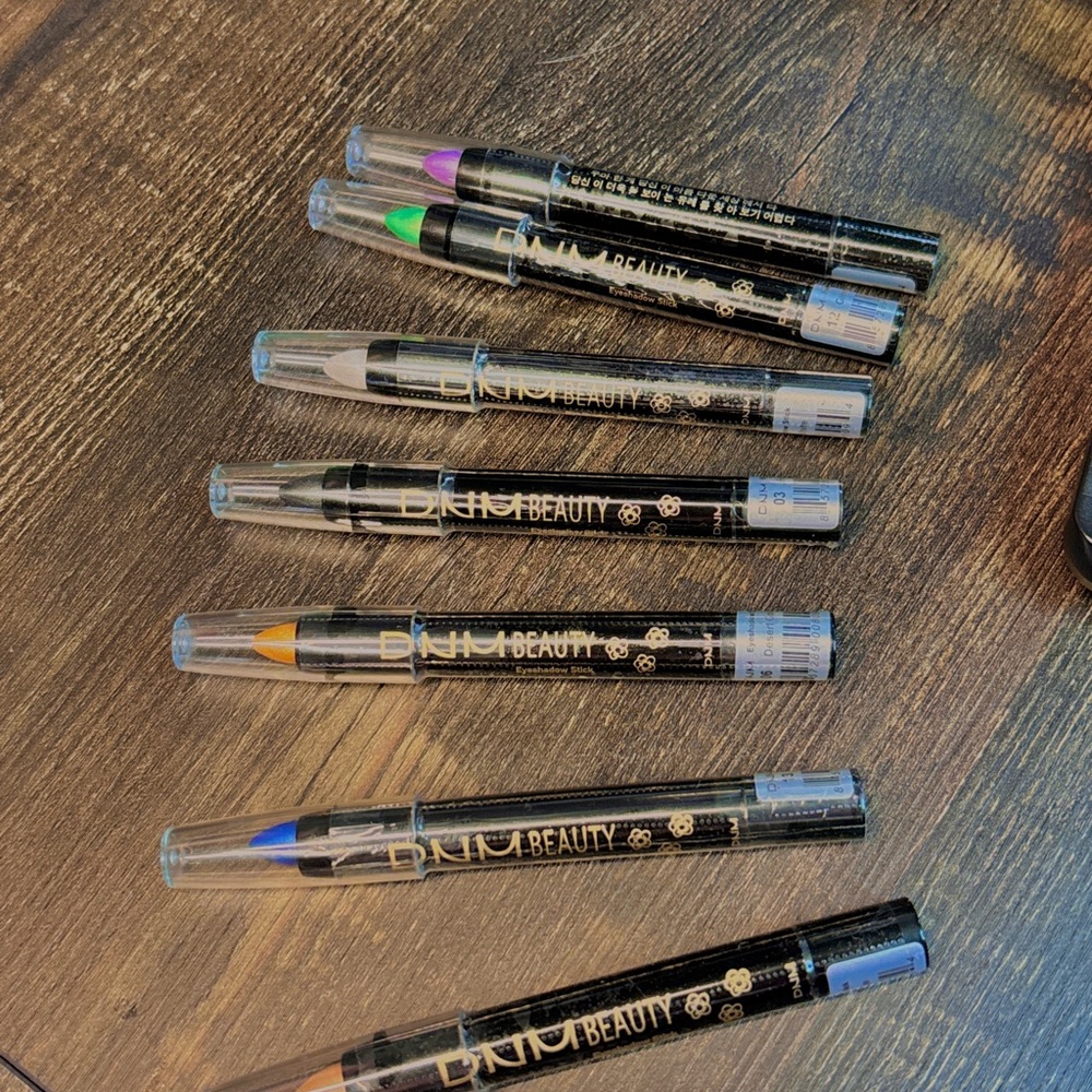 Eyeliner Stick Set - Black, Purple, Gold, Pearl White, Blue, Green, Mocha Beige - Picture 4 of 5